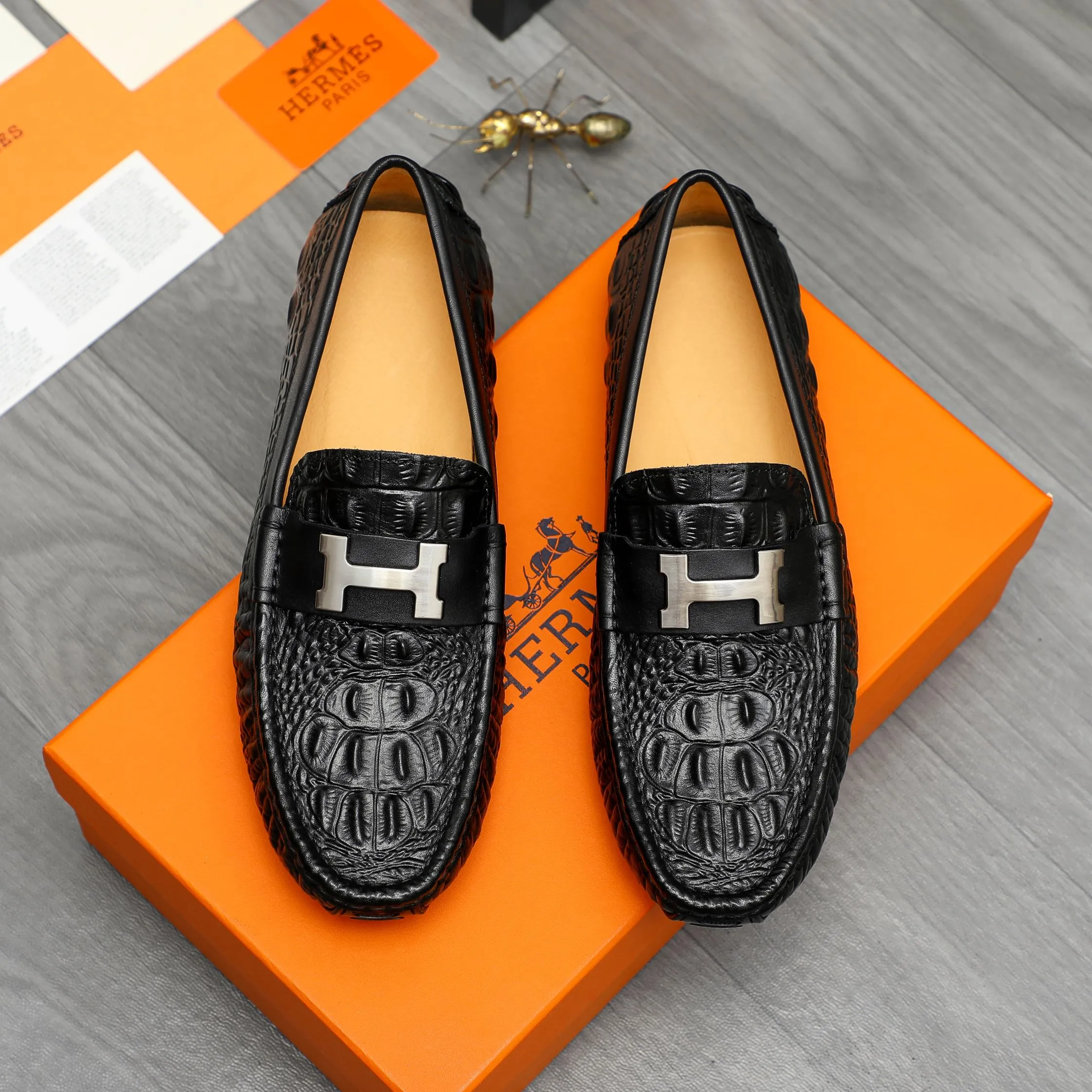 P380 Product trademark: HERMES "Hermes" casual slip-on men's shoes Regular size: 38-44 Product material: Selected crocodile pattern cowhide upper, pigskin lining, rubber outsole